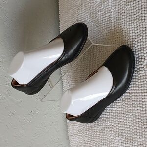 Naturalizer Black Leather Flats